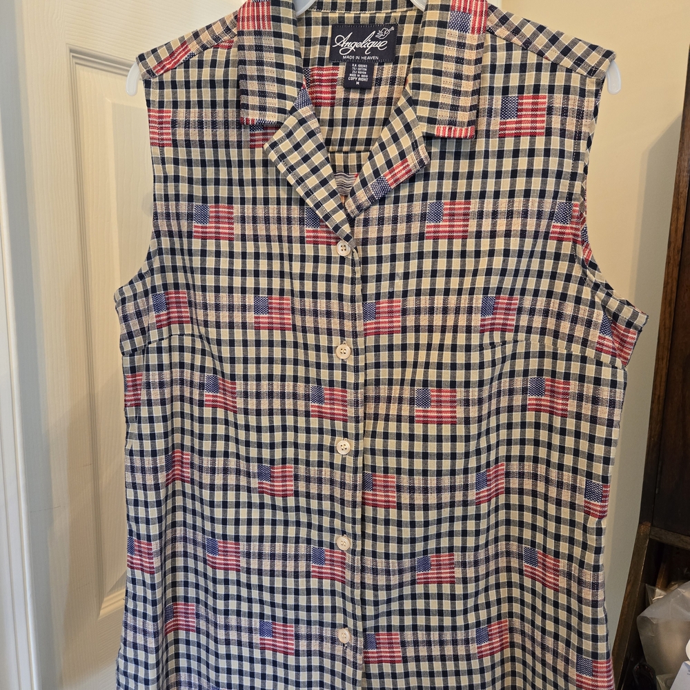 Vintage 1999 Sleeveless Button-Up Shirt/Vest With Flags And Check Plaid Size M